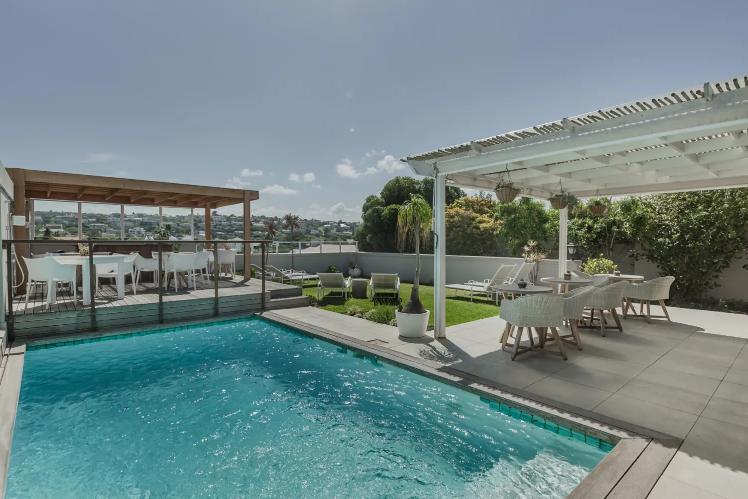 Vue de la piscine de l'hôtel The Robberg Beach Lodge