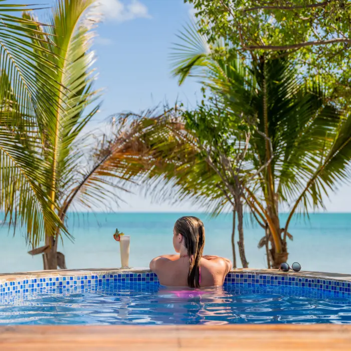 Piscine d'une villa à l'hôtel Azura Benguerra Beach
