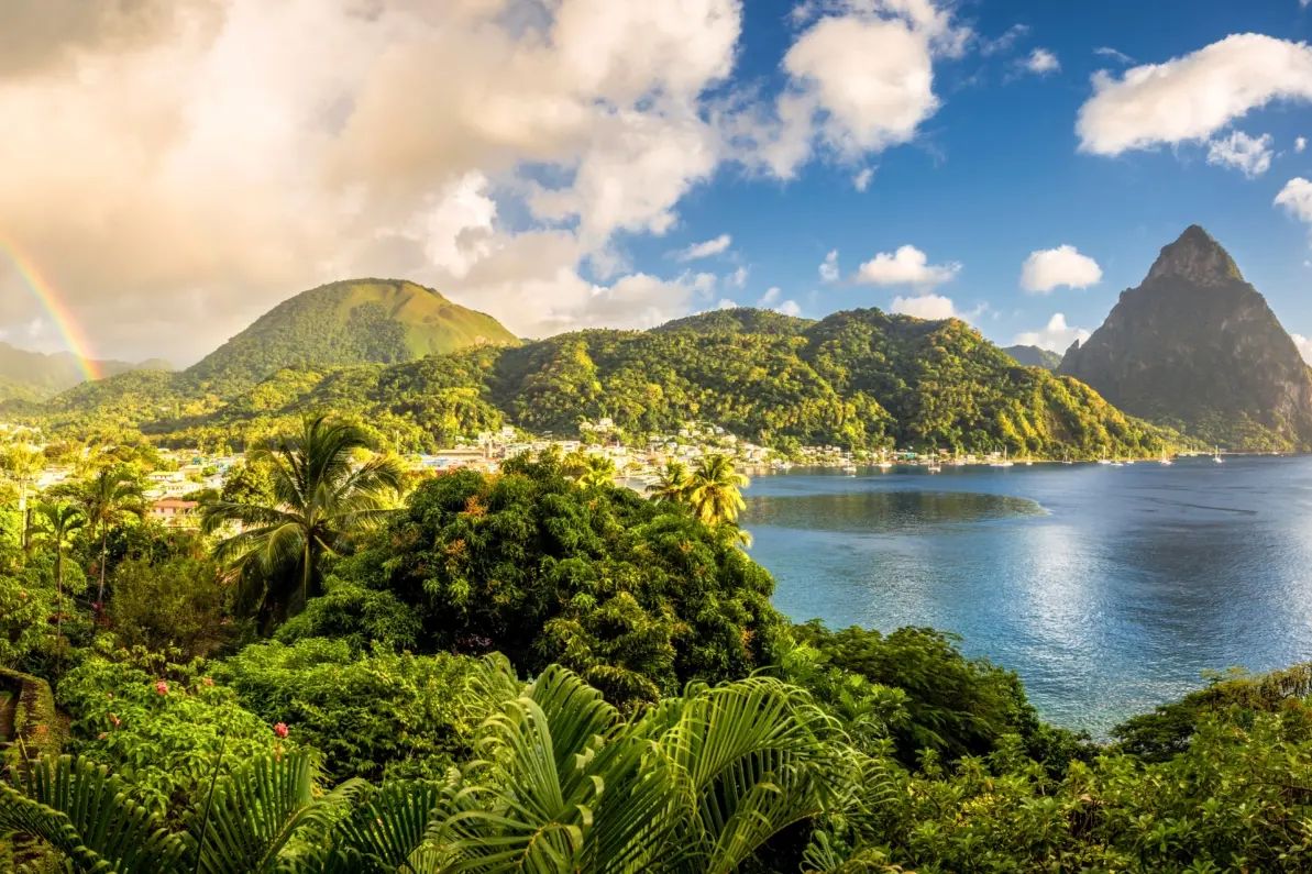 Vue sur les magnifiques paysages en bordure de mer à Sainte-Lucie dans les Caraïbes