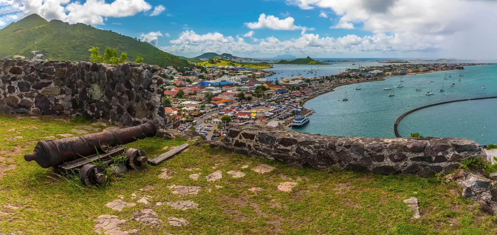 Vue depuis le Fort Saint-Louis sur les hauteurs de Marigot à Saint-Martin