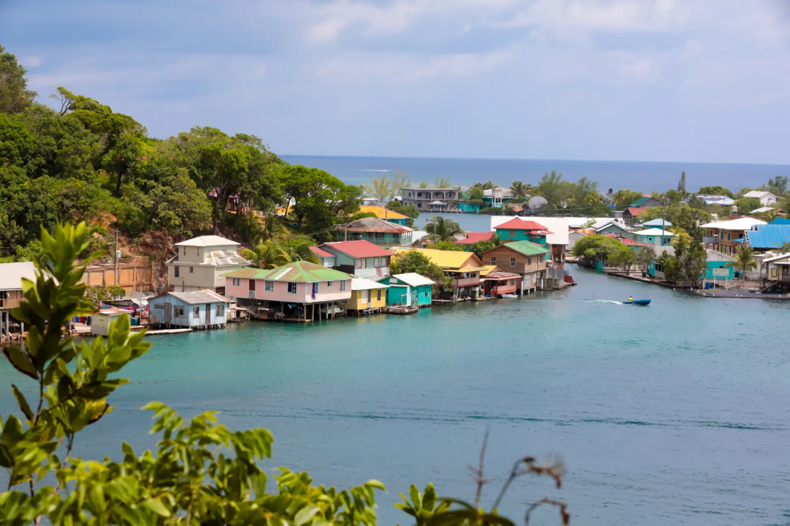 Vue sur la baie de Roatan au Honduras