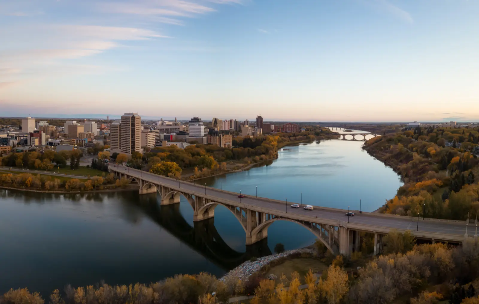 Vue de la ville de Saskatoon et de sa rivière