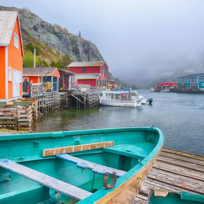 Vue sur le petit port de pêche de la batterie de Quidi Vidi, avec ses bâtiments colorés, en banlieue de St-John's à Terre-Neuve dans les provinces atlantiques canadiennes