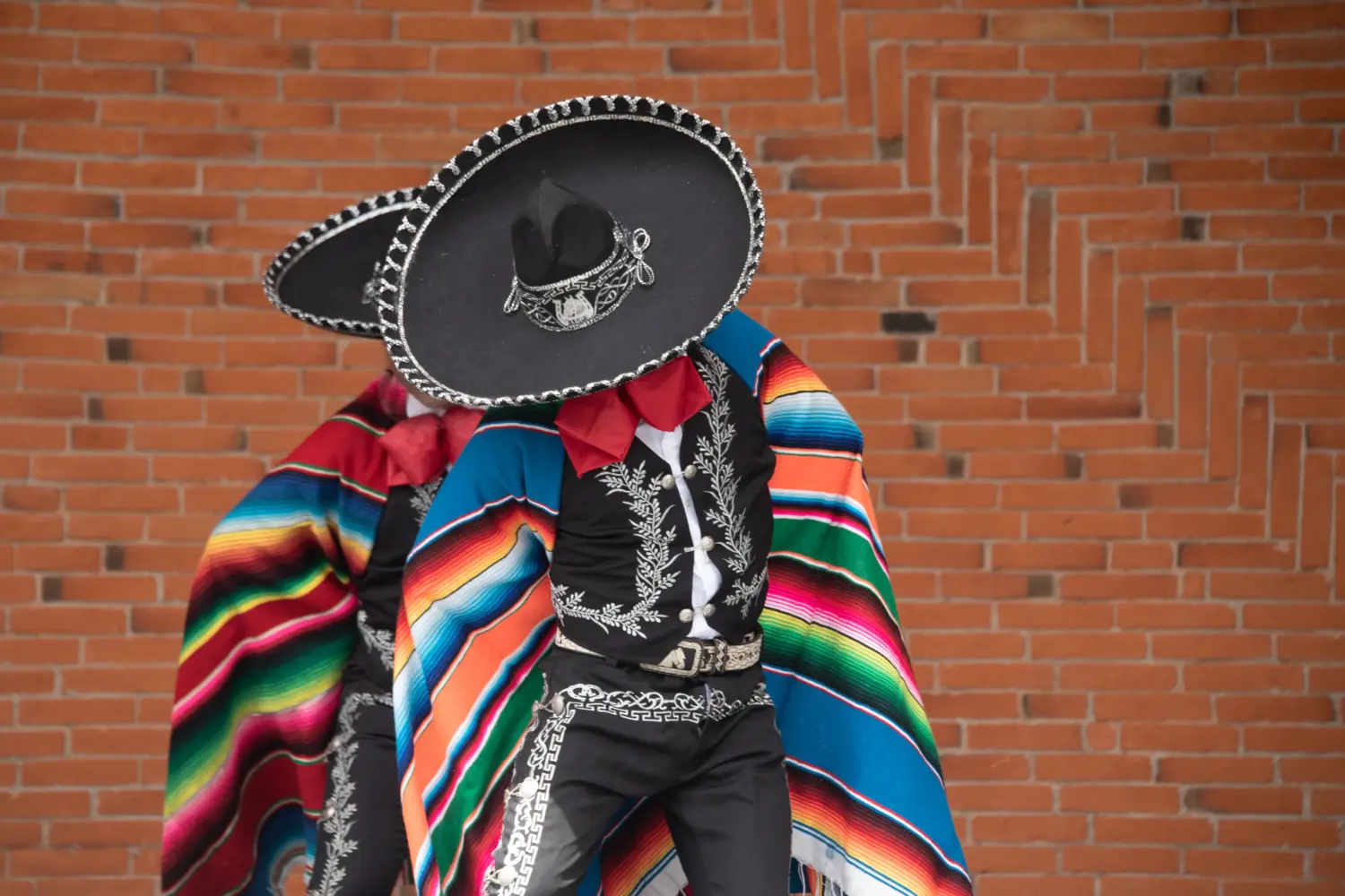 Costume traditionnel coloré des mariachis au Mexique