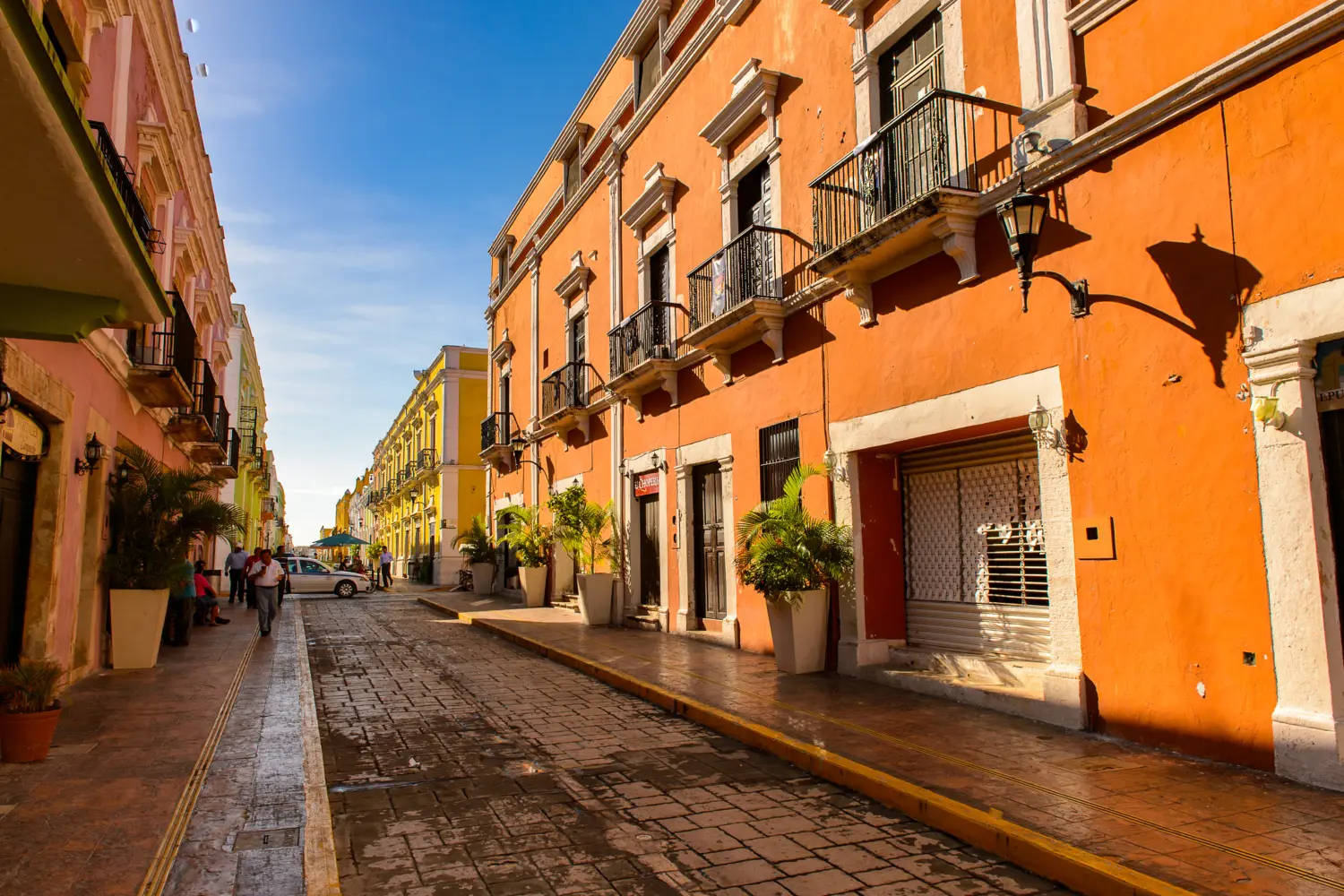 Une rue colorée du centre historique de Campeche au Mexique