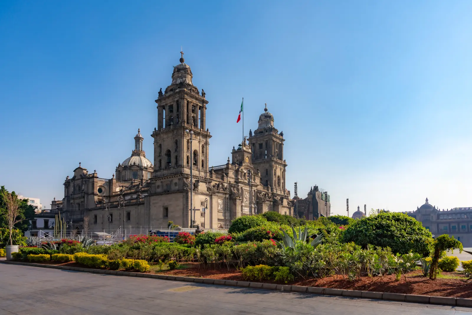 Vue sur cathédrale métropolaine, zocalo, plaza de la constitución à Mexico
