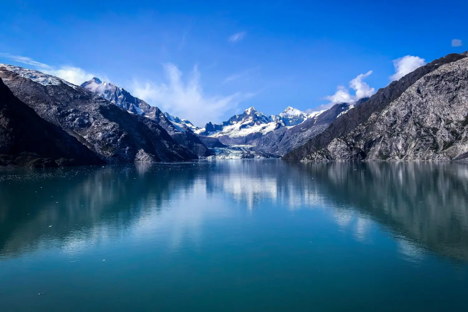Vue sur Glacier Bay près de Juneau en Alaska