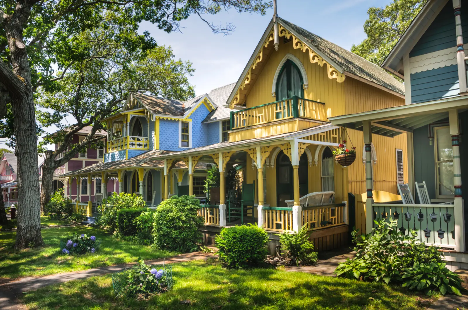 Vue sur les maisons colorées à Oak Bluffs, sur l'île de Martha's Vineyard, au large de la côte du Massachusetts aux États-Unis