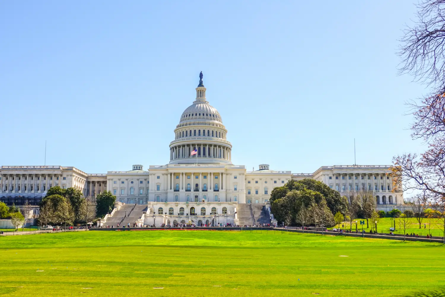Vue sur l'extérieure du Capitole à Washington D.C. où siège le pouvoir législatif aux États-Unis