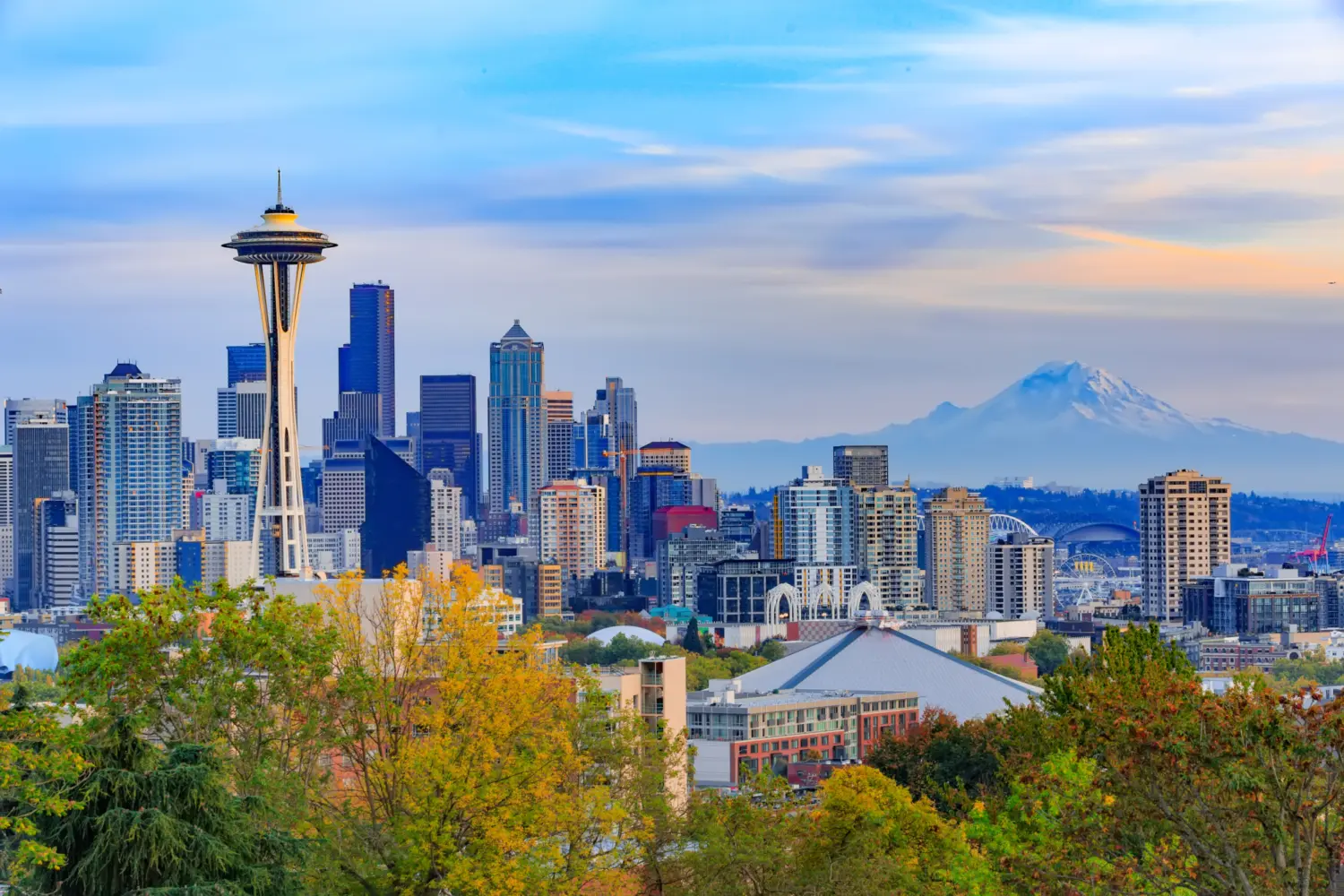 Vue sur la magnifique ville de Seattle, aux États-Unis, avec sa célèbre tour, la Space Needle