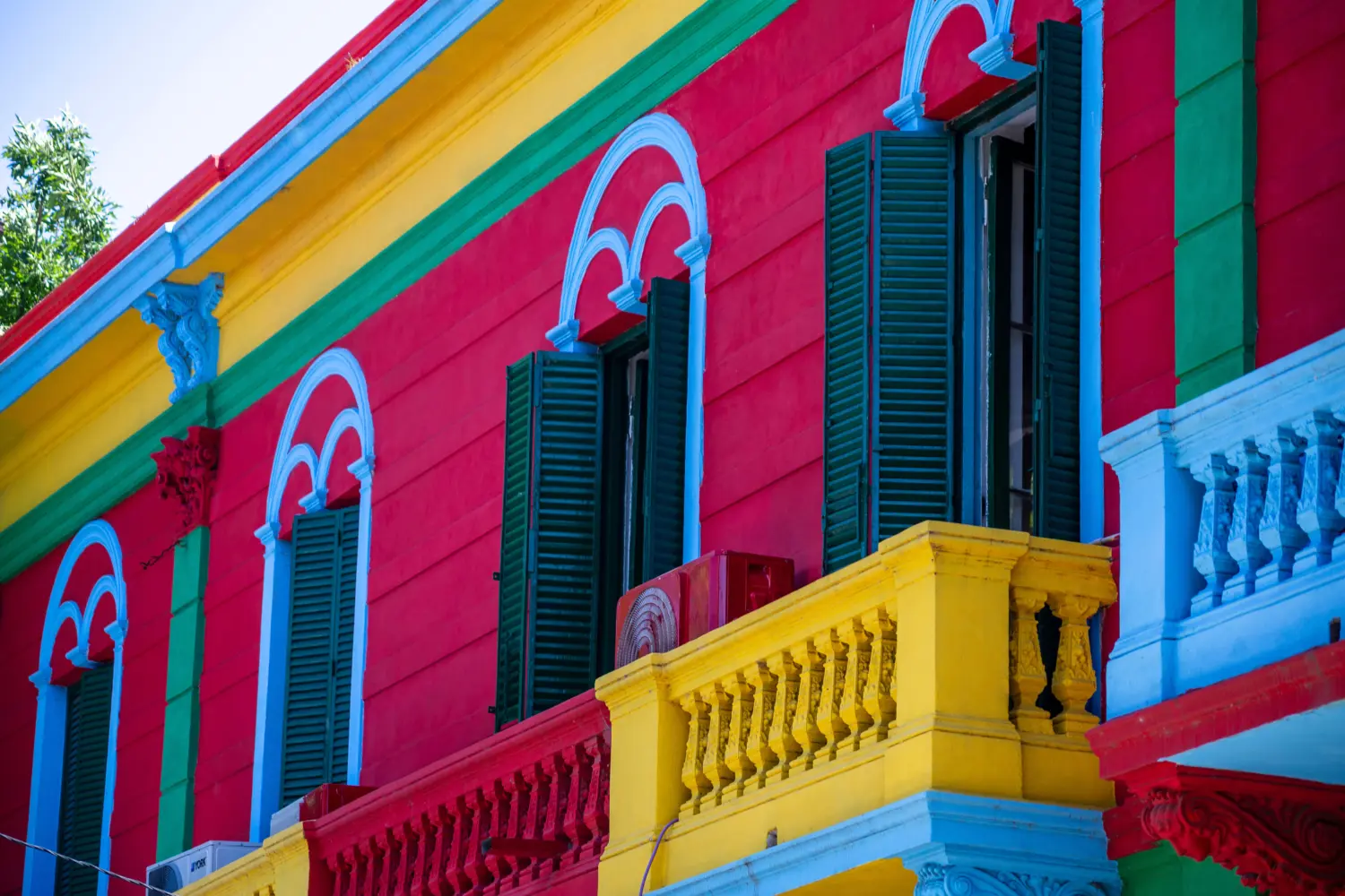 Vue sur une maison colorée du quartier de La Boca à Buenos Aires en Argentine