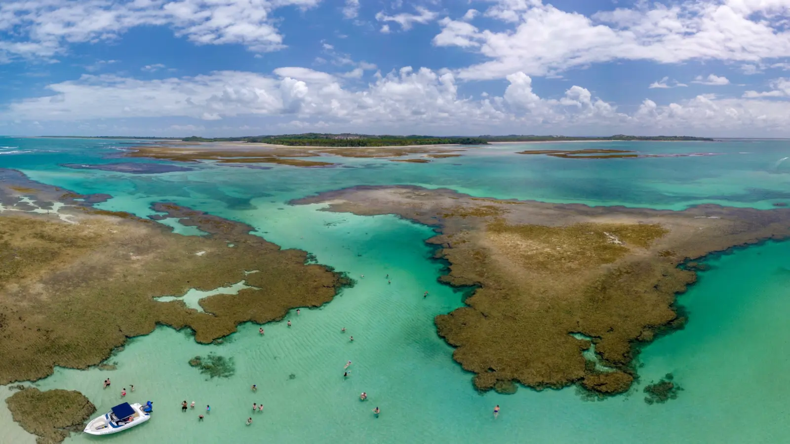 Vue sur les piscines naturelles de la plage Paripuera à Boipeba au Brésil