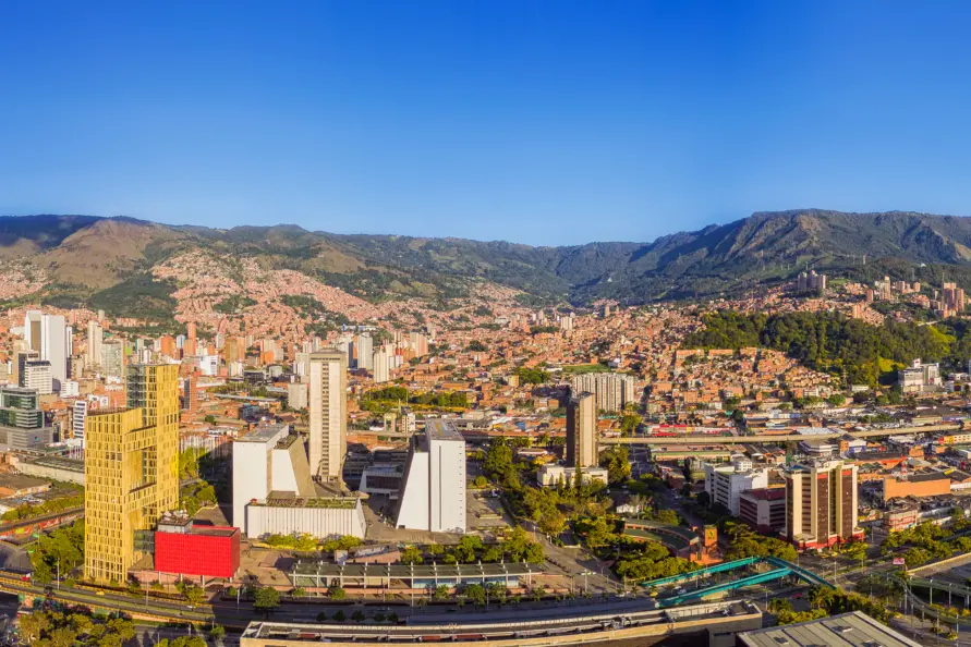 Vue aérienne sur la ville de Medellín en Colombie
