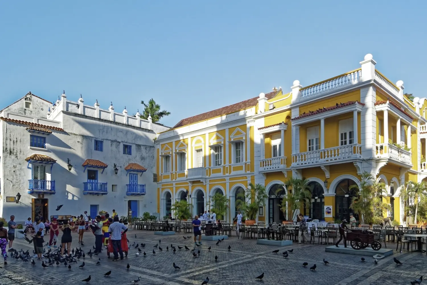 Vue sur la Plaza San Pedro Claver dans le quartier historique de Carthagène en Colombie