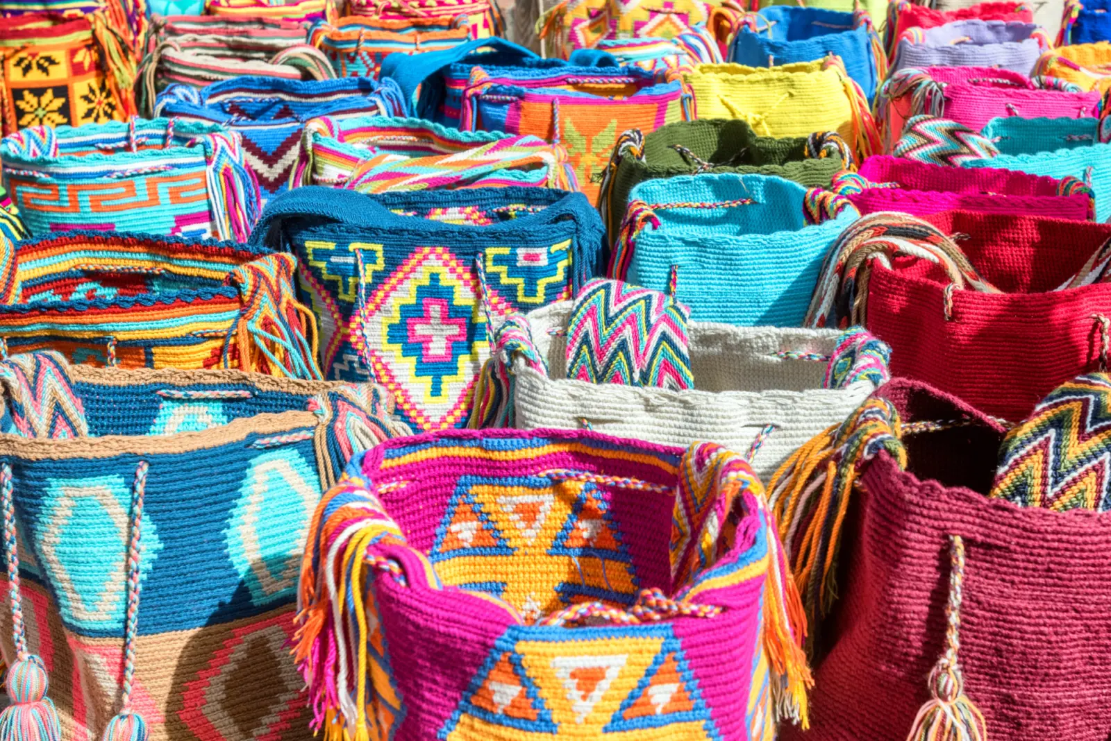 Sacs colorés mochilas, artisanat local que l'on retrouve dans la Sierra Nevada de Santa Marta en Colombie