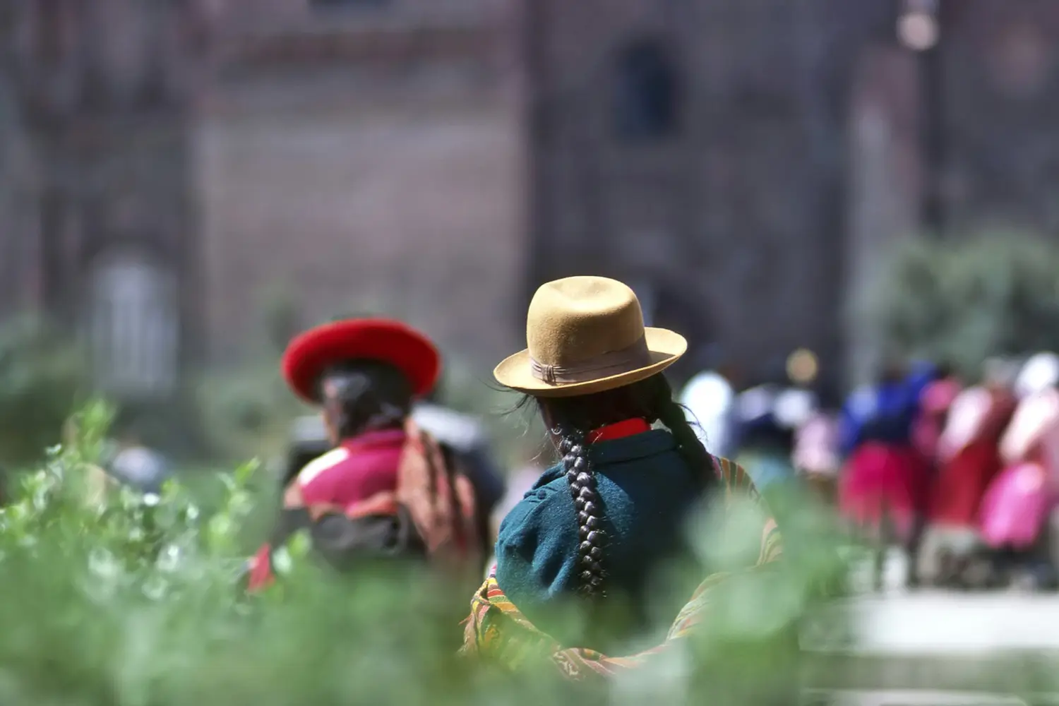 vue arrière sur des gens à Quito