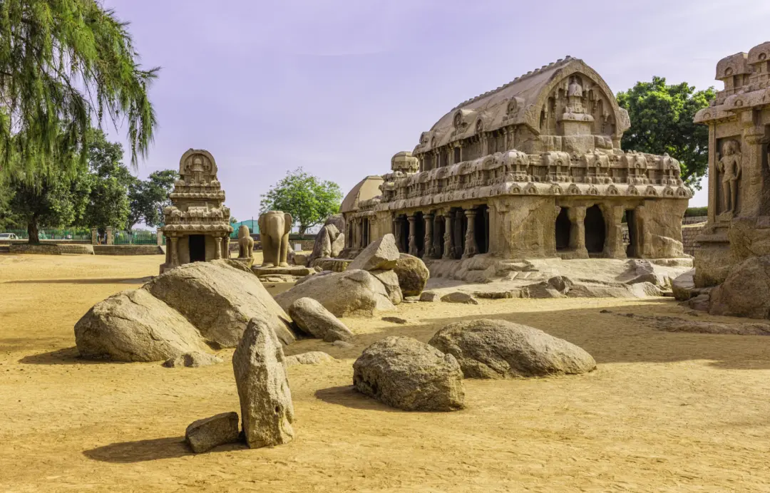 Les cinq Rathas, un regroupement de monuments religieux à Mahabalipuram en Inde