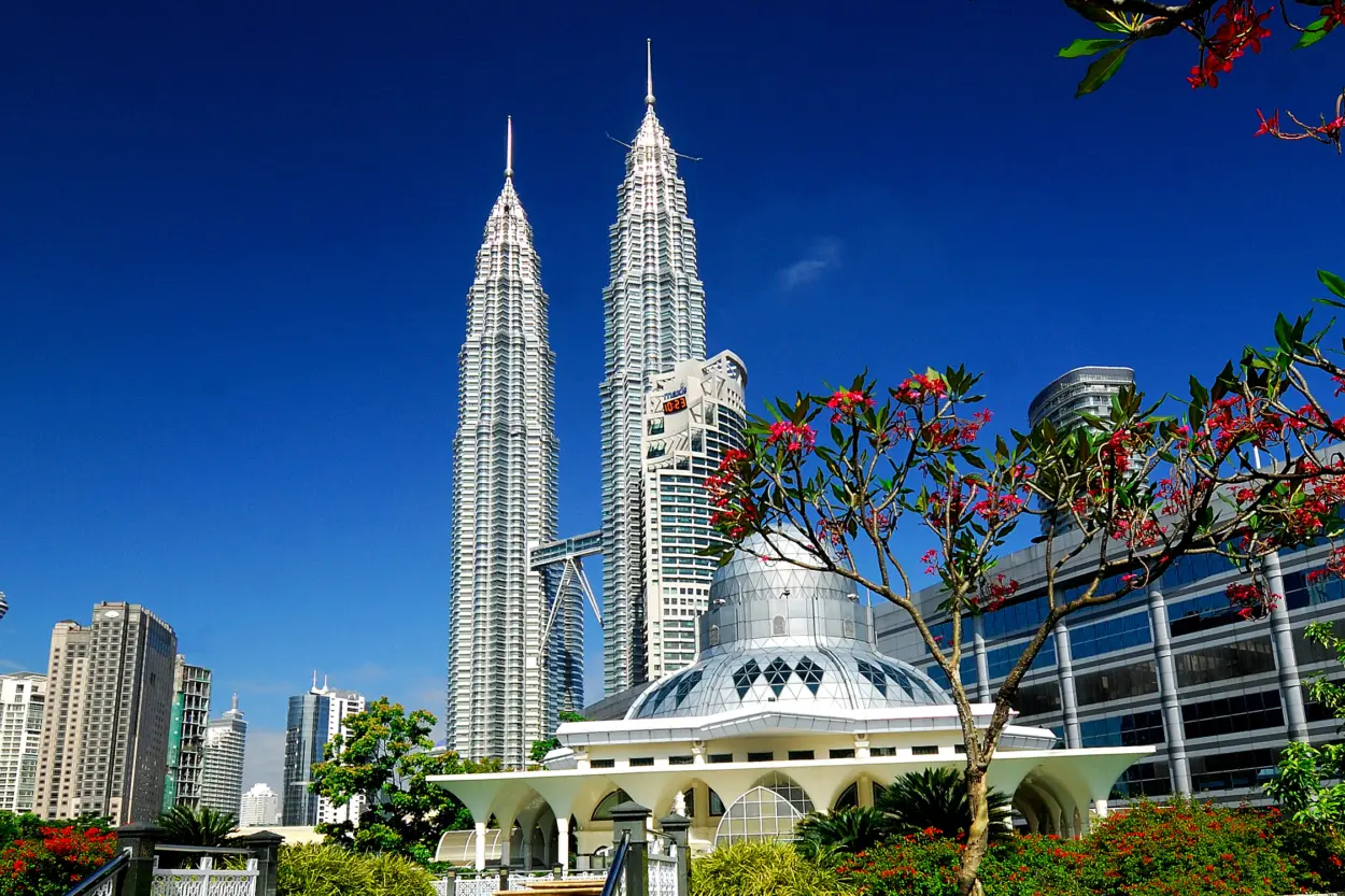 Les tours Petronas dans ville de Kuala Lumpur en Malaisie