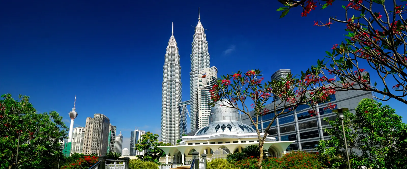 Les tours Petronas dans ville de Kuala Lumpur en Malaisie