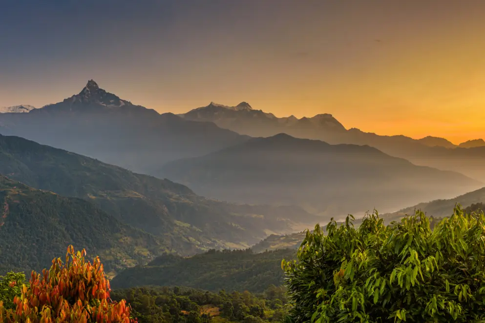 Les montagnes de l'Himalaya vues de la ville de Pokhara au Népal