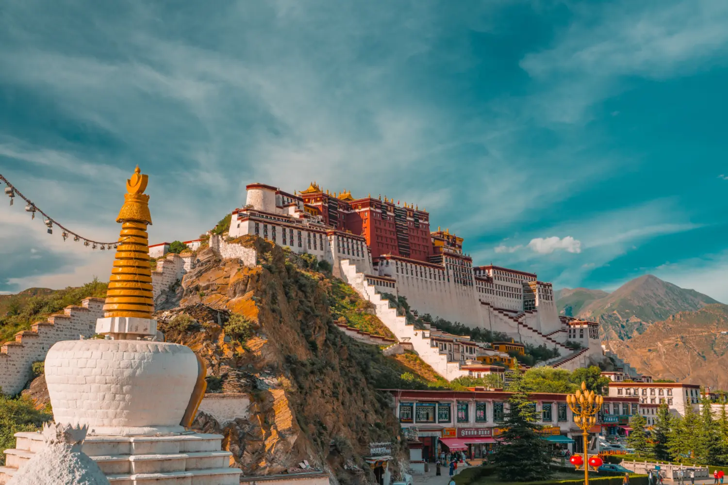 Le majestueux Palais du Potala, situé à Lhassa, au Tibet.