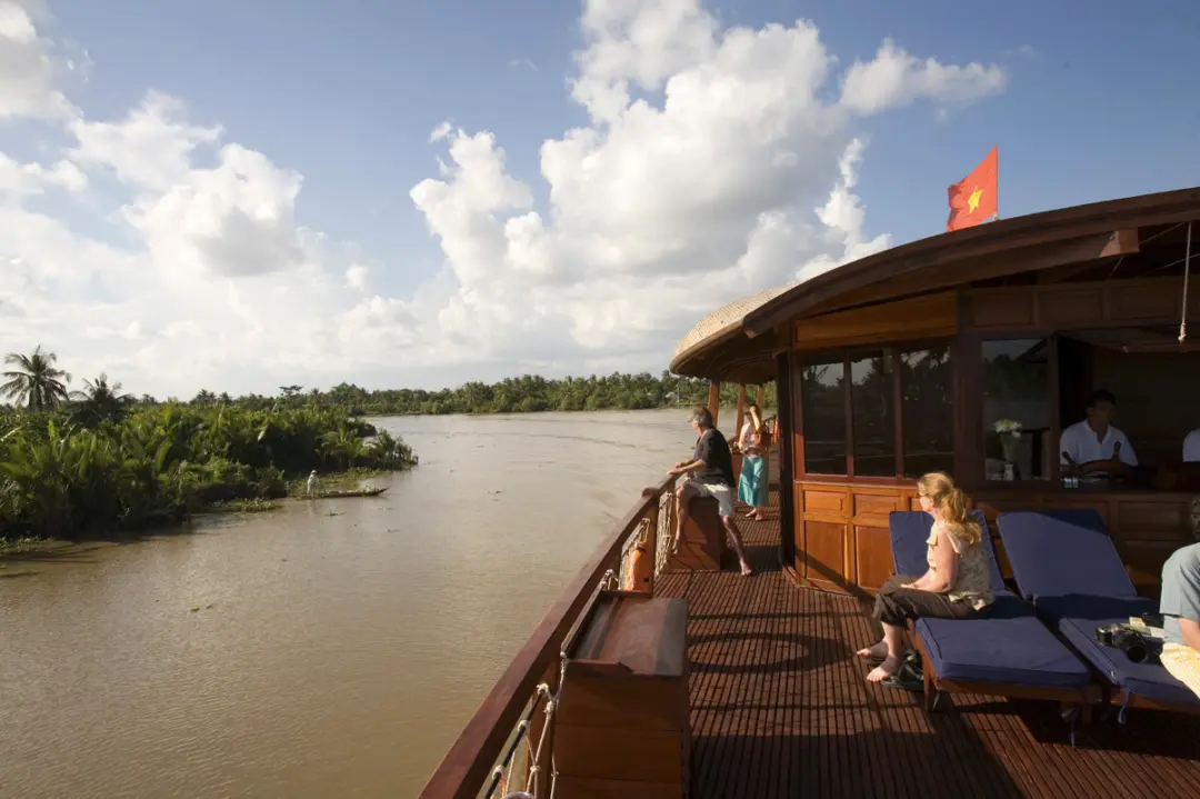 Vue du pont soleil du bateau Le Bassac