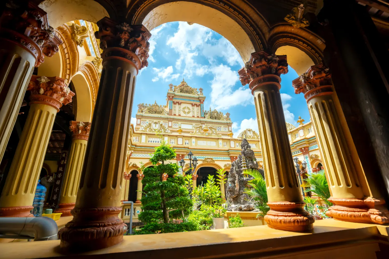 La pagode Vinh Trang, un lieu de culte bouddhiste historique situé près de My Tho dans le delta du Mékong, au sud du Vietnam