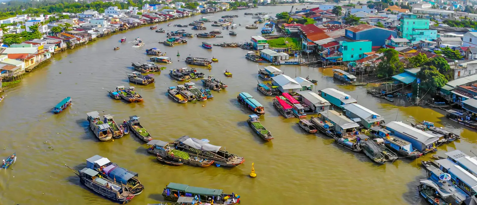 Vue aérienne du marché flottant de Cai Rang