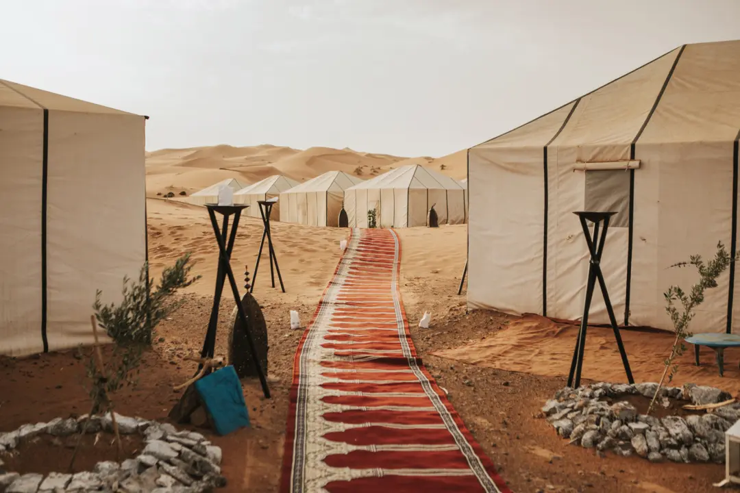 Campement situé dans le désert du Sahara au Maroc