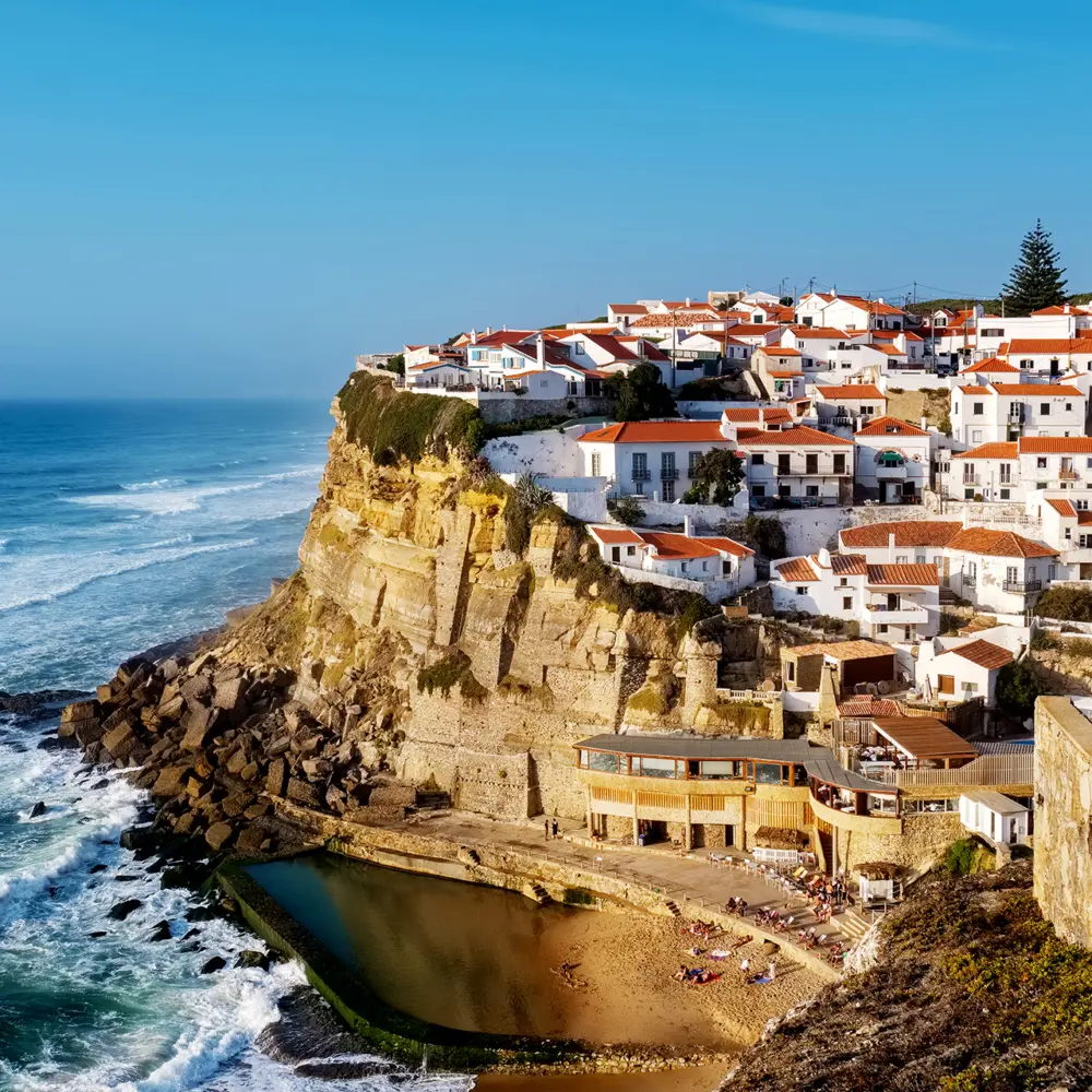 Vue aérienne sur Azendos do Mar, l'un des villages les plus uniques et spectaculaires du littoral portugais