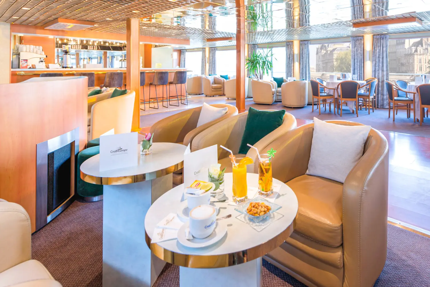 Salon-bar à bord du MS Botticelli de CroisiEurope