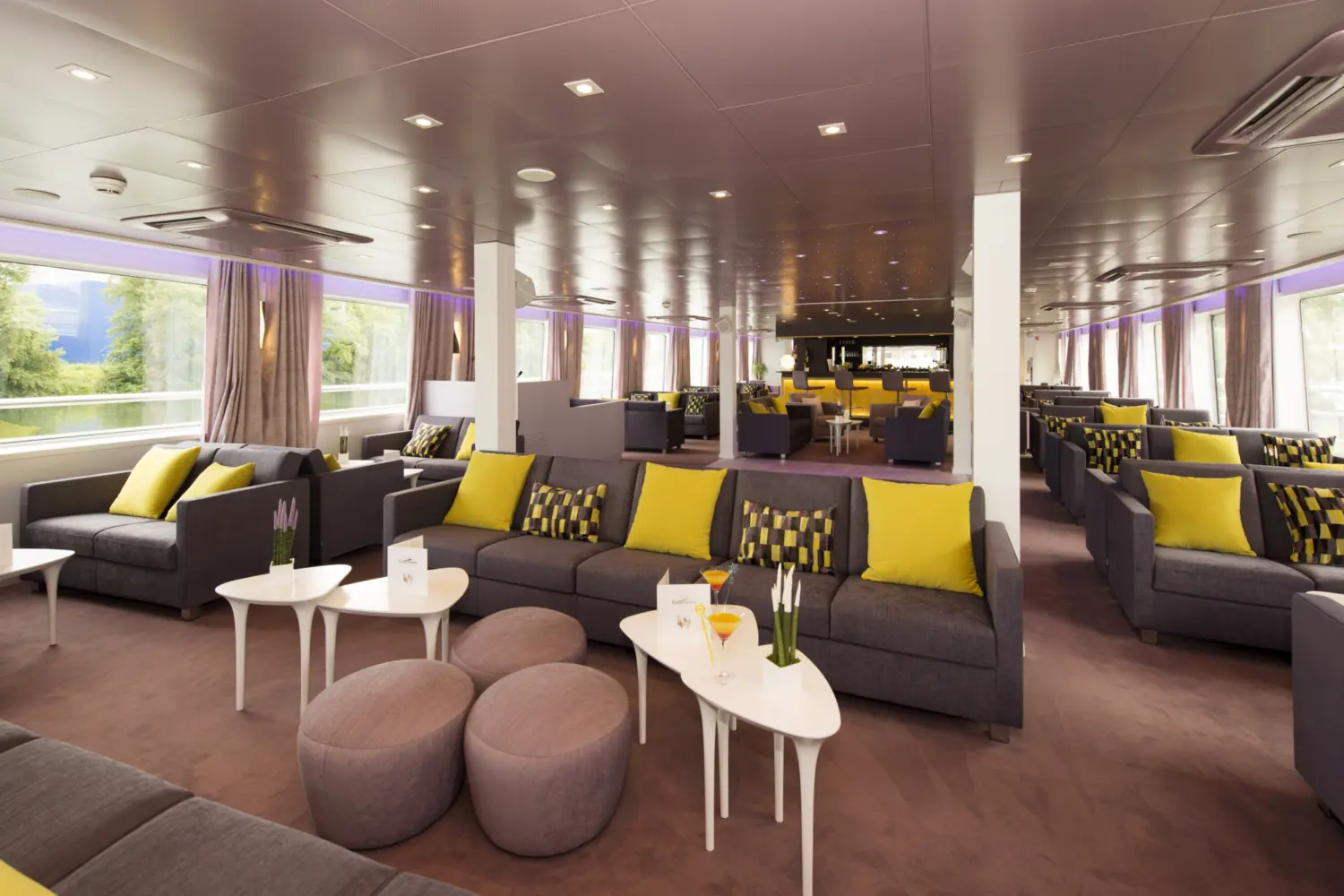 Salon-bar à bord du MS Douce France de CroisiEurope