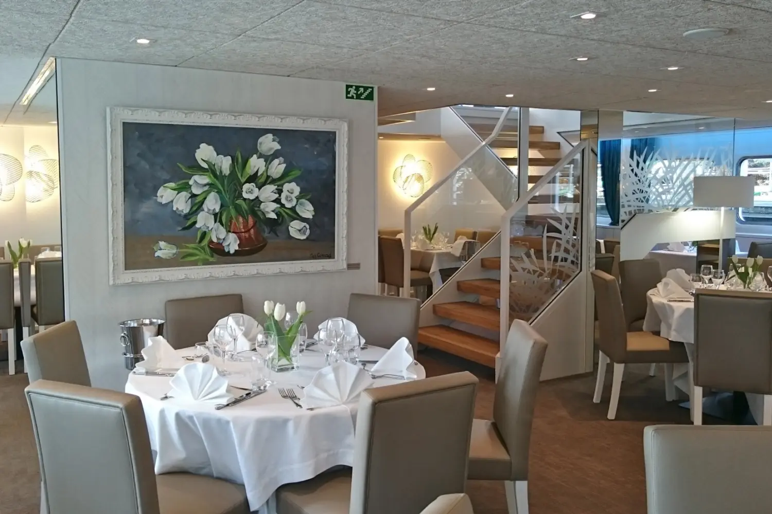 Restaurant à bord du MS Gil Eanes de CroisiEurope