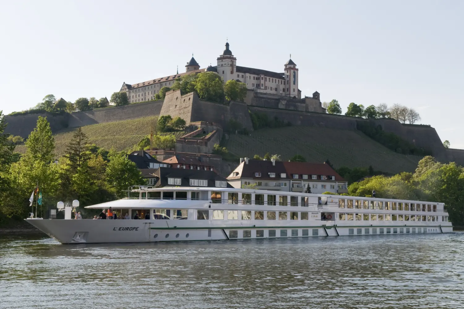 Vue extérieure sur le MS L'Europe de CroisiEurope
