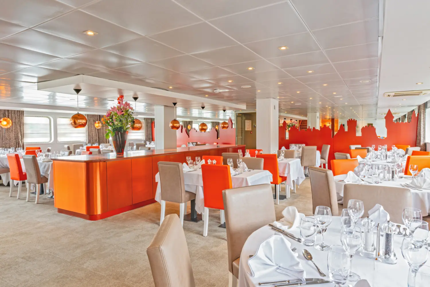 Restaurant à bord du MS Loire Princesse de CroisiEurope