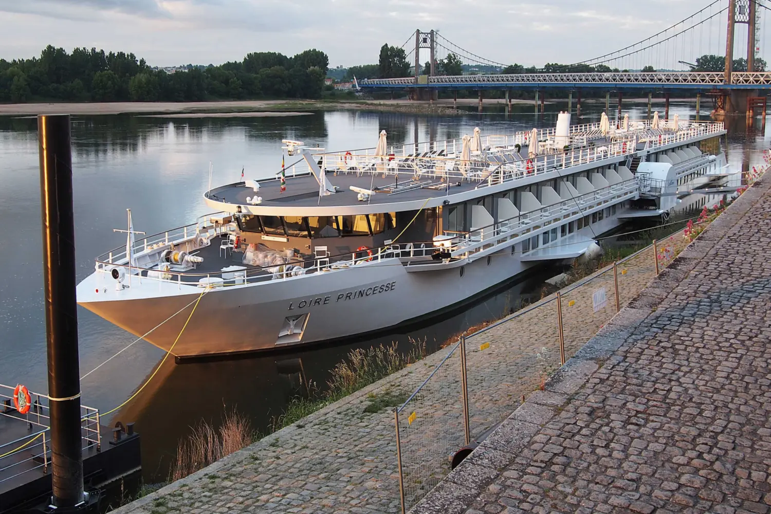 Vue extérieure sur le MS Loire Princesse de CroisiEurope