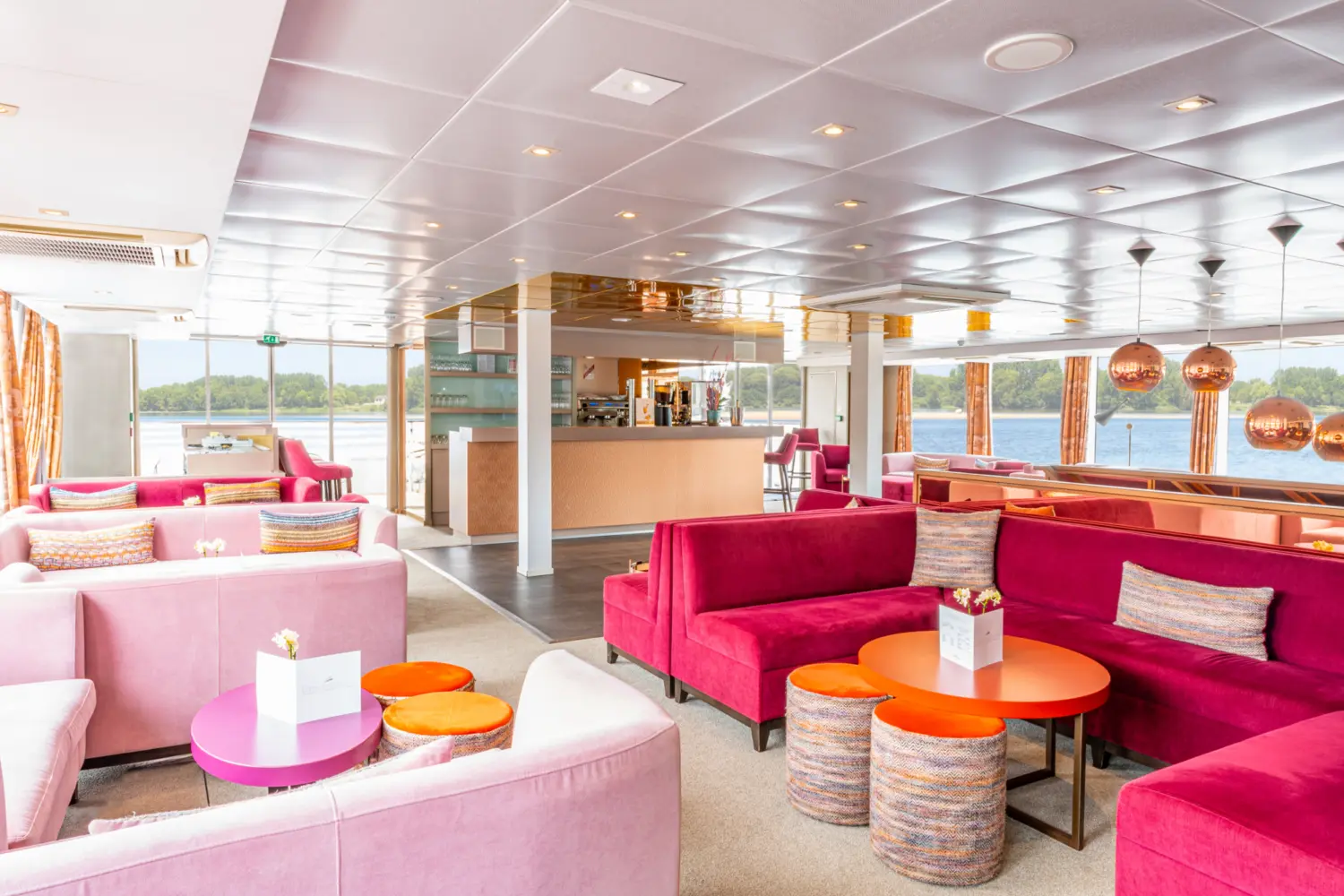 Salon-bar à bord du MS Loire Princesse de CroisiEurope