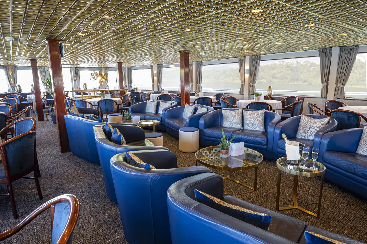 Salon-bar à bord du MS Mistral de CroisiEurope