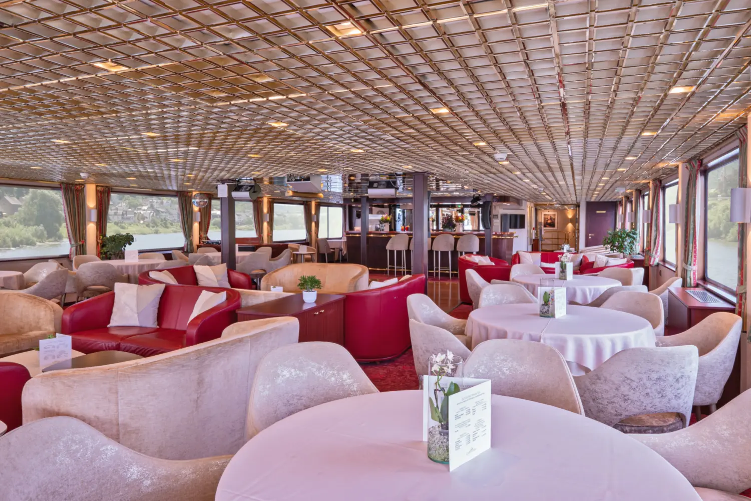 Salon-bar à bord du MS Modigliani de CroisiEurope