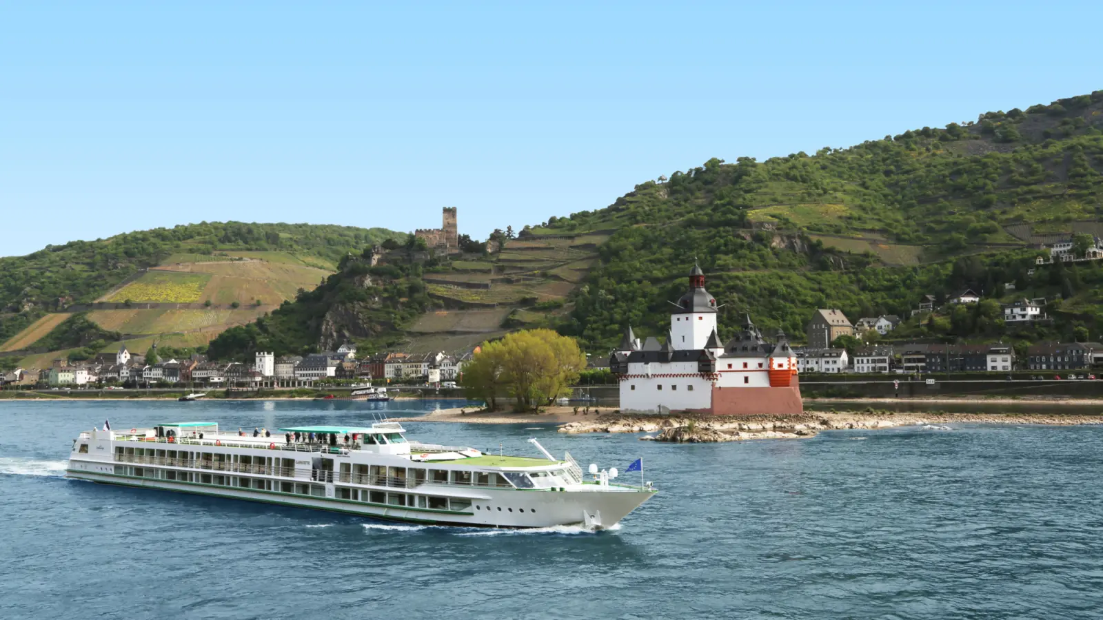 Vue extérieure sur le MS Symphonie de CroisiEurope naviguant sur le Rhin