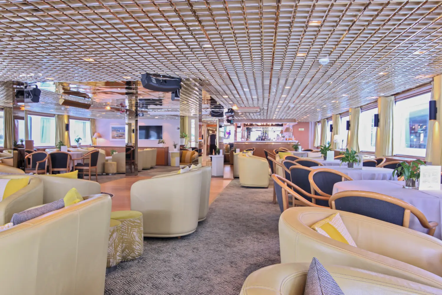 Salon-bar à bord du MS Vasco de Gama de CroisiEurope