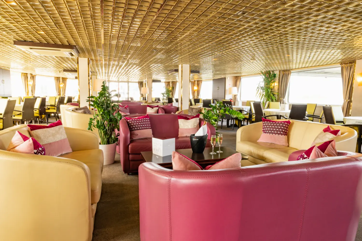 Salon-bar à bord du MS Vivaldi de CroisiEurope
