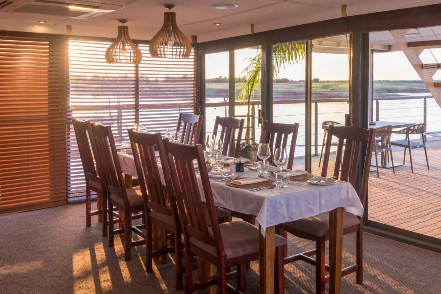 Restaurant à bord du RV African Dream de CroisiEurope
