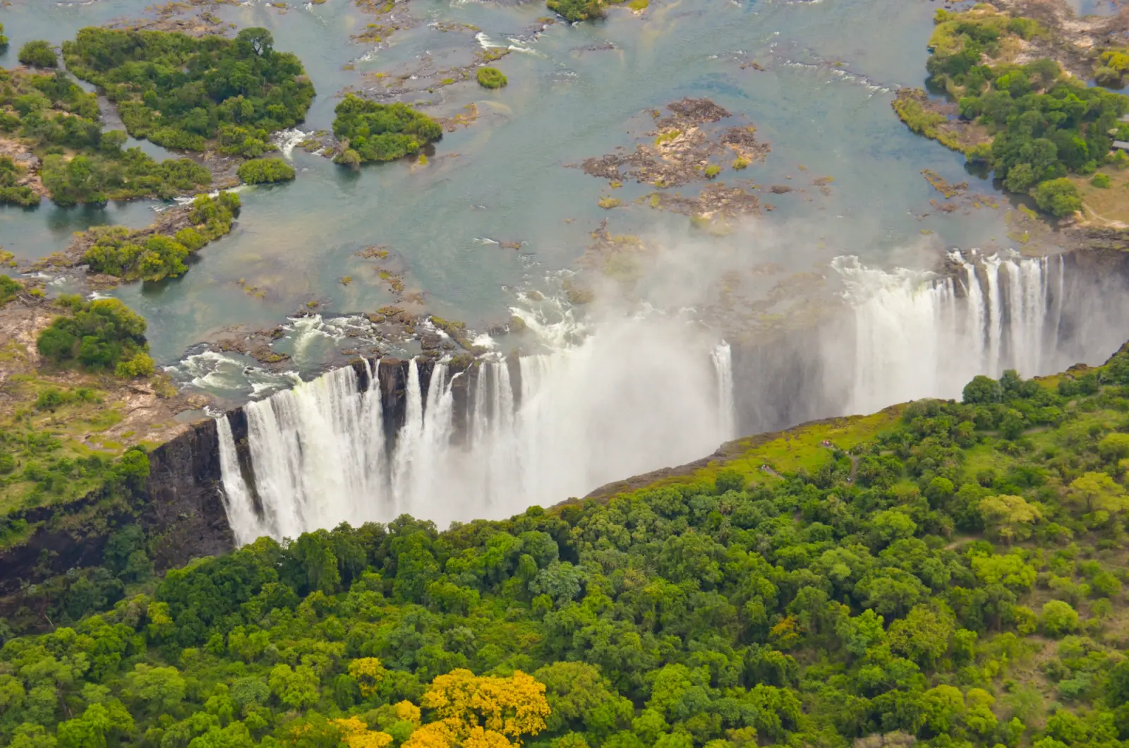 Vue aérienne sur les célèbres Chutes Victoria