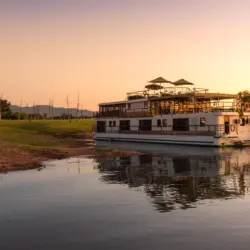 Vue extérieure sur le RV African Dream de CroisiEurope au coucher du soleil