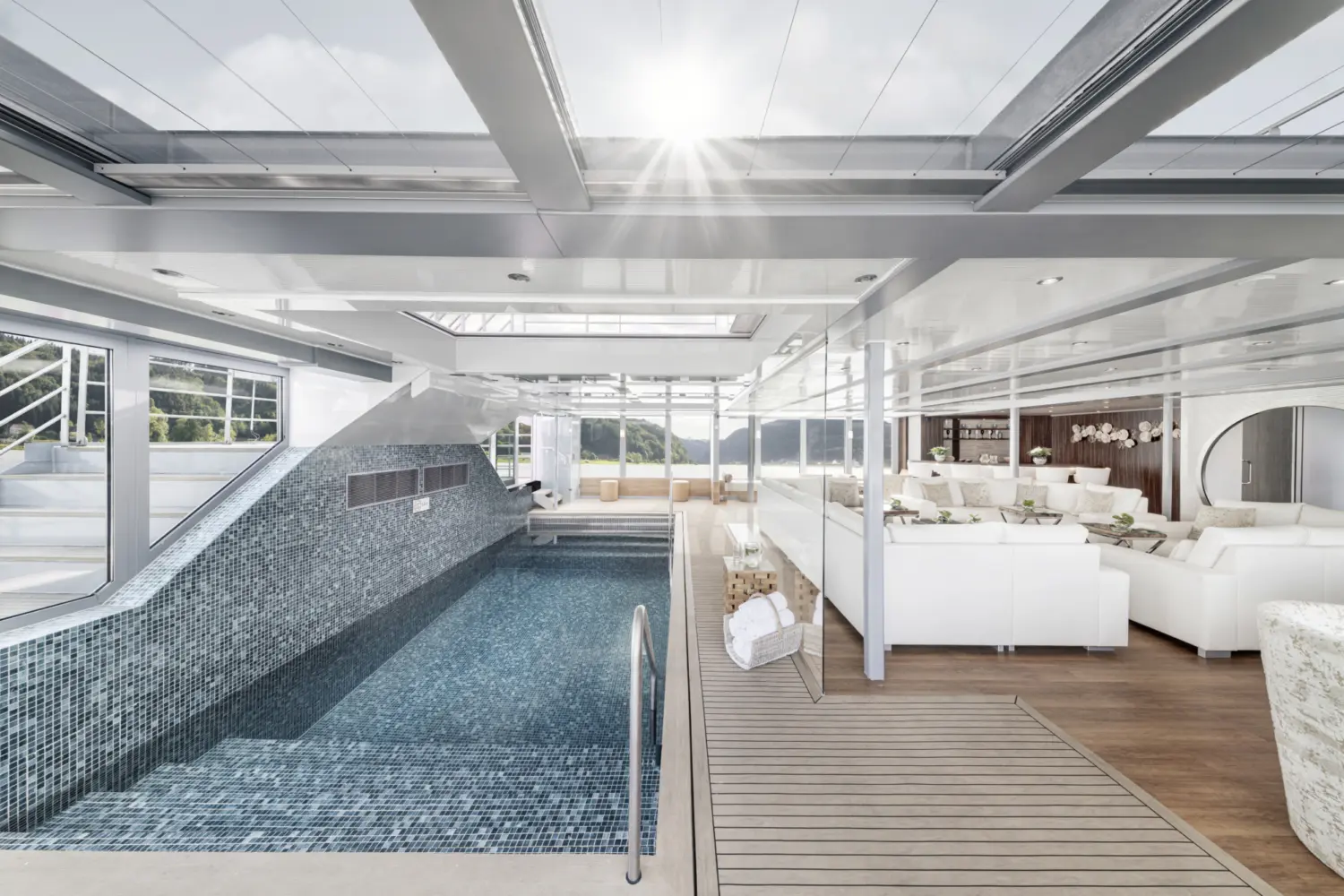 Piscine intérieure à bord du Amadeus Amara de Lüftner Cruises