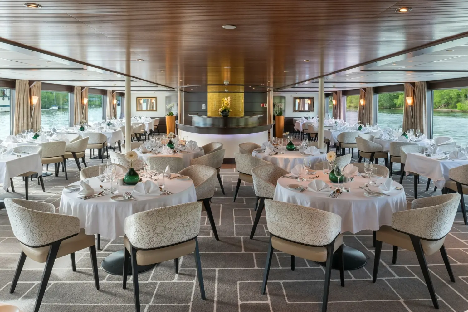 Vue intérieure du restaurant à bord de l'Amadeus Diamond de Lüftner Cruises