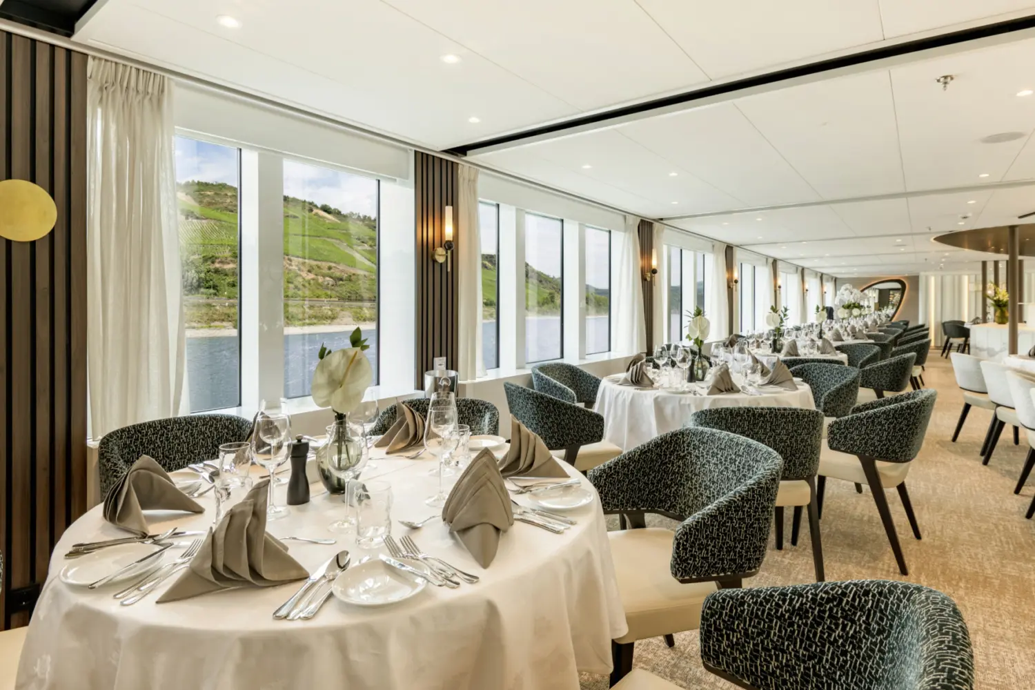 Vue intérieure du restaurant à bord de l'Amadeus Nova de Lüftner Cruises