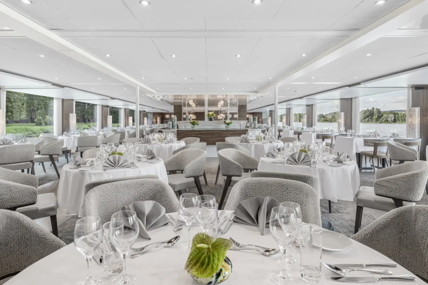 Vue intérieure du restaurant à bord de l'Amadeus Queen de Lüftner Cruises