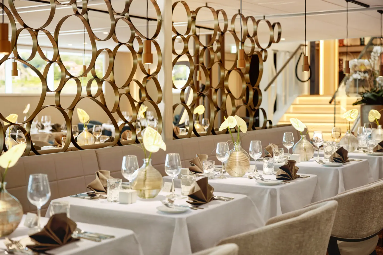 Vue intérieure du restaurant à bord de l'Amadeus Riva de Lüftner Cruises